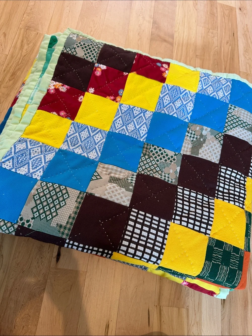 Quilt-Vintage 70’s Patchwork Polyester Bedspread-90” x 70”-Twin/Full-Read